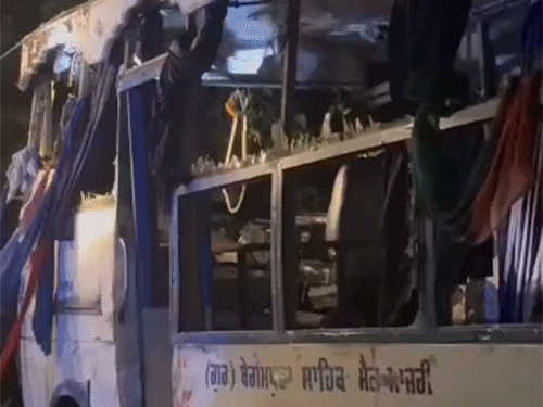 Pilgrims’ Bus Overturns, 6 Dead