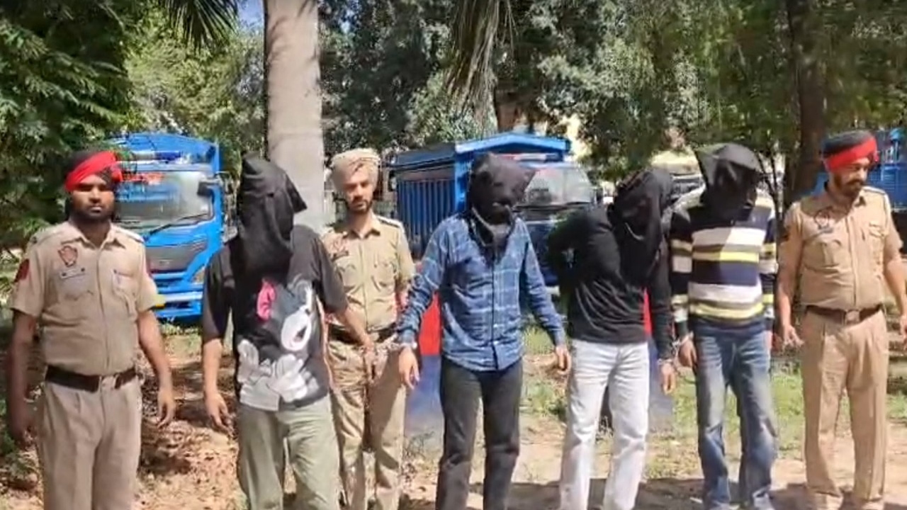 Hoshiarpur Police Arrested 4 People with 9.9 Kg Heroin and Foreign Pistols