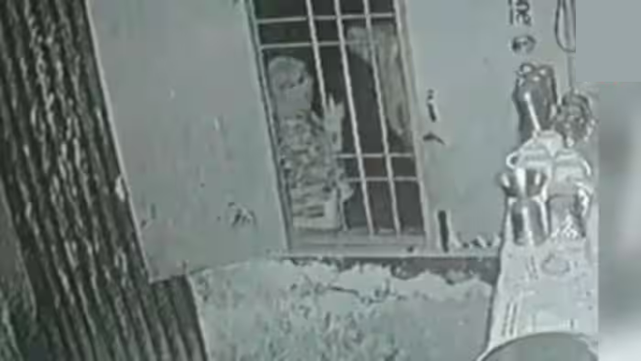 Shocking Theft: Gas Cylinders & Mid-Day Meal Items Stolen from Gurdaspur Govt School!