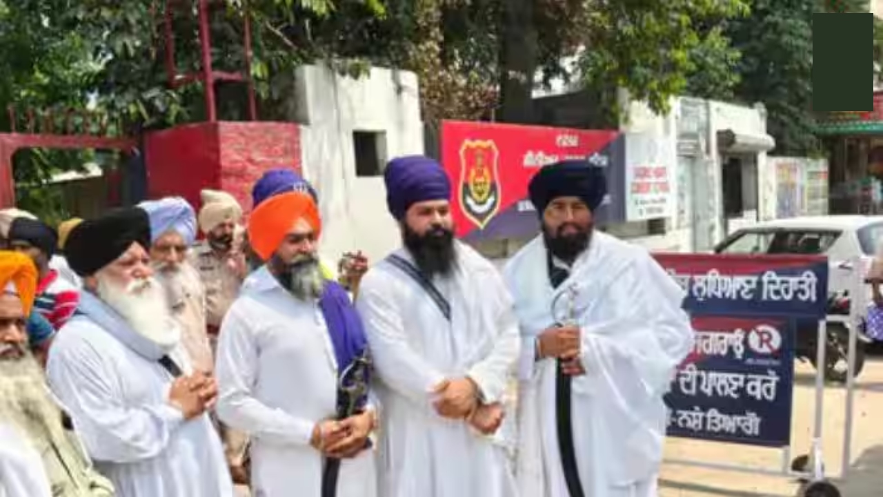 Granthi Singh of Gurdwara Sahib assaulted in Jagraon, protest outside SSP office!
