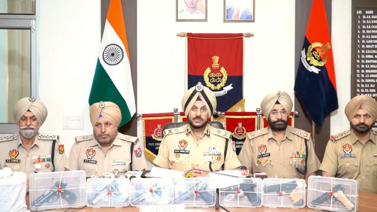 One Arrested with 7 Foreign Pistols and 2.1 kg Heroin in Amritsar